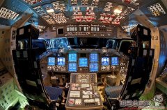 太空舱里需要穿什么衣服?人在太空舱里会有什么变化?