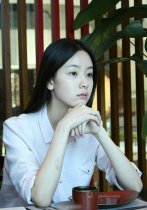 陈都灵和章泽天长相对比图，陈都灵为什么那么瘦？