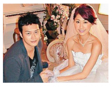 胡定欣老公吴浩康资料照片，胡定欣为什么人缘不好？