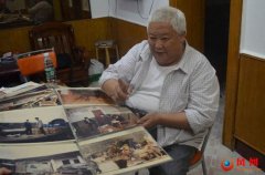 超赚钱：老汉用8平米小店卖香肠 三年还债千万