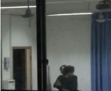 老师亲吻学生被开除，整个不雅事件回顾！