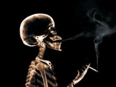 国航被投诉驾驶舱有人抽烟 空姐道歉，机长还是空姐吸烟？