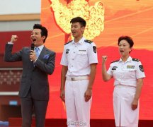 宁泽涛穿军装图片，宁泽涛家庭成员涵盖海陆空