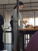 刘强东和奶茶妹妹家人照片图，刘强东章泽天闪婚内幕曝光