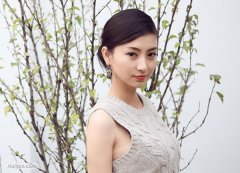 斓曦老公的照片，斓曦为演＂眉庄＂拔虎牙