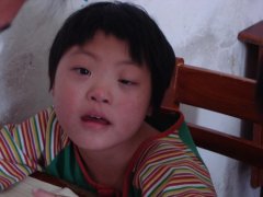 为什么谣传说朱军儿子弱智？朱军儿子朱思潭活动视频
