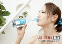 塑料杯子喝热水有害吗？塑料杯子底部的数字含义大全