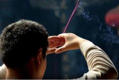 一天中不能烧香的时间是什么时候，上香许愿一般都怎么说？